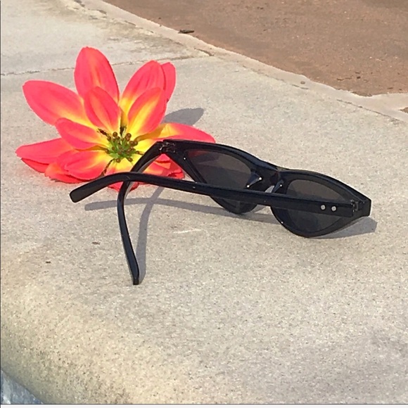 “Nakia” retro Slim Cat eye small shades - Picture 3 of 3